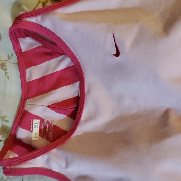 Nike top size Xl - Picture 2 of 4